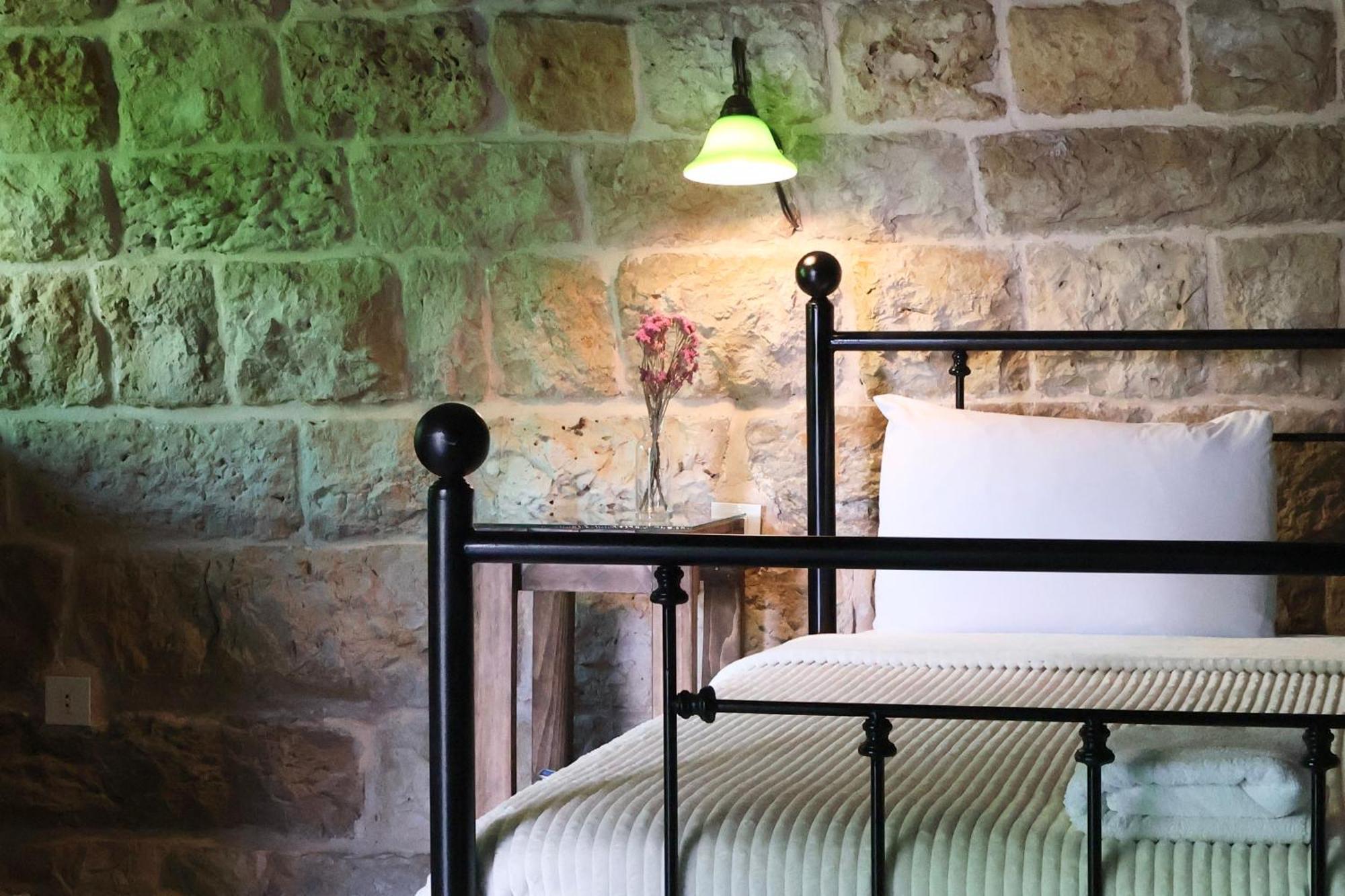 Stone Cellars Hotel Douma Luaran gambar